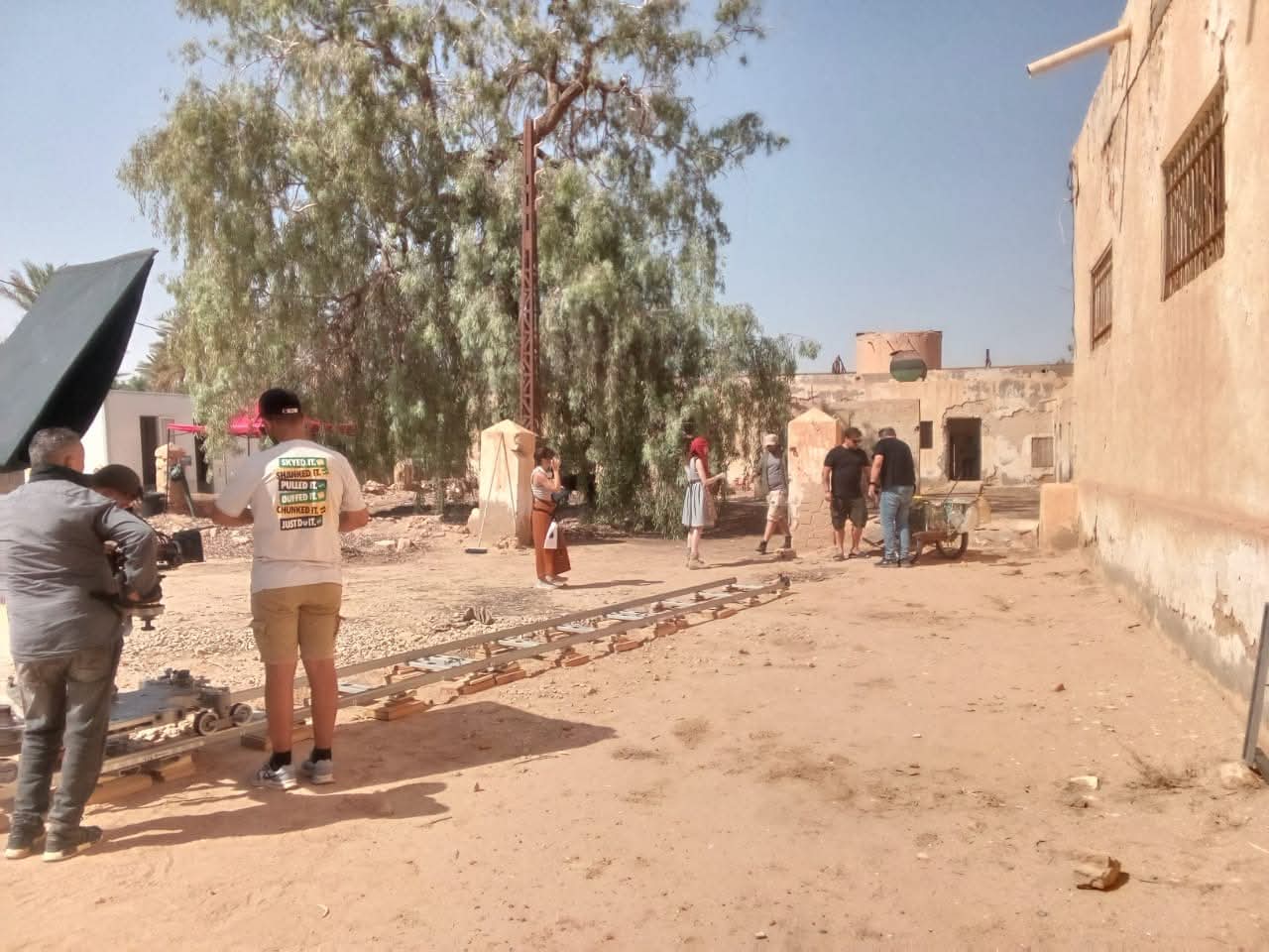 Équipe de tournage en extérieur